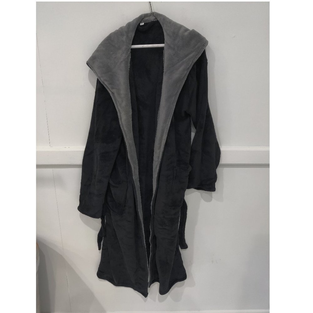NWT Unbranded Women's Oversize Hooded Bathrobe Size M Black $80 CC145